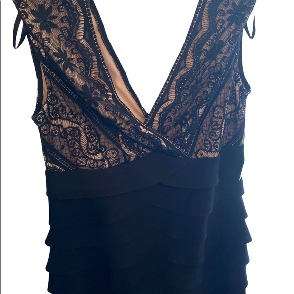 Jessica Howard lace dress black at the bottom size 6P - Picture 6 of 9